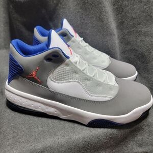 Jordan Max Aura 2 in Smoke Grey and Track Red 13M